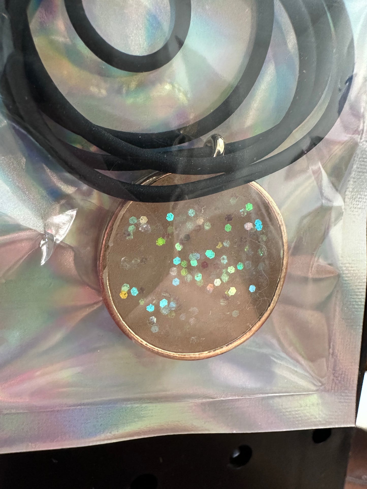 Glitter circle necklace
